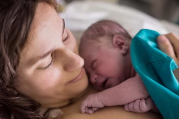 குழந்தை பெற்றுக்கொள்ள சிறந்த வயது எது? இதற்கான விடையை கண்டுபிடித்த விஞ்ஞானிகள்