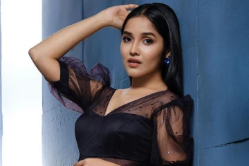 கர்ப்பமான  பெண்ணாக நடித்திருக்கும் அனிகா! போஸ்டர் பார்த்து எல்லோரும் ஷாக்