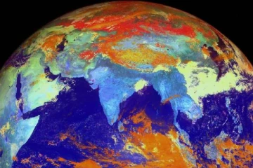 இன்சாட் 3 டி.எஸ் ; செயற்கைகோள் எடுத்த பூமியின் அழகிய புகைப்படம் - வெளியிட்ட இஸ்ரோ!