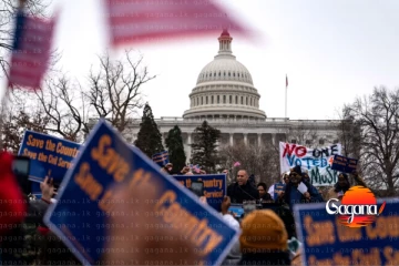 රාජ්‍ය සේවකයන්ගේ රැකියාවට වින කරපු ට්‍රම්ප්ගේ තීරණයට උසාවියෙනුත් නියෝගයක්