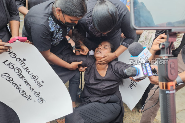 அல்லைப்பிட்டி சிறுவனின் படுகொலை: போராட்டத்தில் மயங்கி விழுந்த தாயார்! | Protest Justice For Boy Allaipitiya Murder