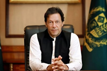 பாகிஸ்தானில் மதுபானம் வைத்திருந்ததாக பிரதமர் இம்ரான்கான் மனைவியின் மகன் கைது