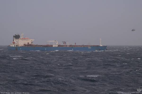 ரஷ்ய எண்ணெய் கடத்தல் கப்பலின் இந்திய மாலுமியைக் கைது செய்த பிரான்ஸ் | France Detains Indian Captain