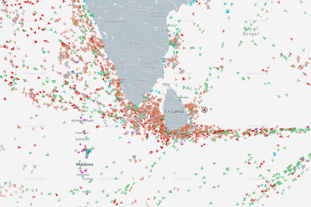 ஹோர்முஸ் நீரிணை பதற்றம்! இலங்கையில் குவிக்கப்படும் சொகுசு கார்கள் | Sri Lanka Emerged Holding Point For Luxury Vehicle