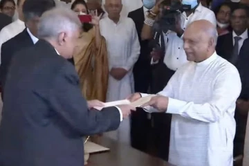 புதிய அமைச்சரவையின் அமைச்சர்கள் பதவியேற்பு  (Live)