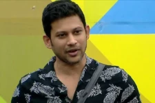 பிக்பாஸ் வீட்டில் மொபைல் போனை பயன்படுத்தினரா சோம், இணையத்தில் தீயாய் பரவும் வீடியோ இதோ.