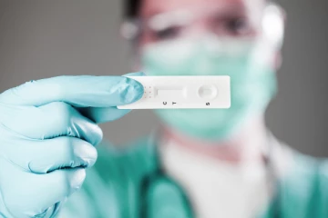 இனி ‘செல்போன்’ மூலமாகவும் கொரோனா பரிசோதனை செய்யலாம் - அமெரிக்கா கண்டுப்பிடிப்பு