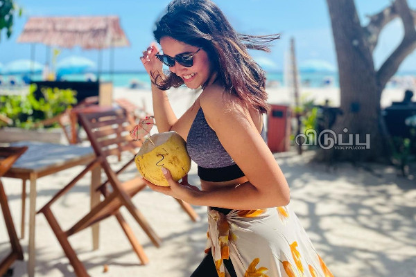 குளிக்கும் வீடியோவை வெளியிட்ட 18 வயது அஜித் ரீல் மகள்!! ஷாக்காகும் ரசிகர்கள்.. | Anikha Surendran Post Beach Video Viral குளிக்கும் வீடியோவை வெளியிட்ட 18 வயது அஜித் ரீல் மகள்!! ஷாக்காகும் ரசிகர்கள்.. | Anikha Surendran Post Beach Video Viral