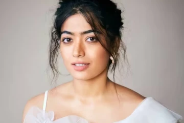 பொது நிகழ்ச்சியில் கூட இப்படியா? இருக்கமான ட்ரான்ஸ்பரென்ட் ஆடையில் முகம் சுளிக்க வைத்த ராஷ்மிகா மந்தனா