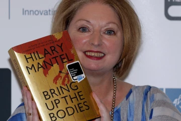 புக்கர் பரிசு பெற்ற பிரபல எழுத்தாளர் காலமானார்