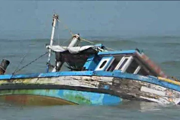 கிளிநொச்சியில் படகு விபத்துக்குள்ளானதில் பலர் காயம்