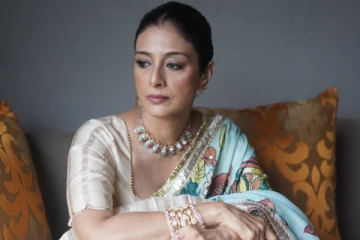 53 வயதாகும் நடிகை தபு-வா இது! எப்படி இருக்கிறார் பாருங்க.. லேட்டஸ்ட் போட்டோஷூட்