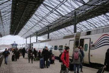 புடினின் கோர முகம்... சொந்த நாட்டைவிட்டு தப்பிச்செல்லும் ஆயிரக்கணக்கான ரஷ்ய மக்கள்