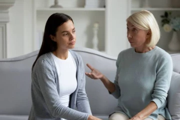 இன்றைய டீன் ஏஜ் மகள்களை அம்மாக்கள் சமாளிக்க என்ன செய்யவேண்டும்?