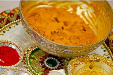 புதிய ஆடைகளில் மஞ்சள் தடவி அணிவது ஏன் தெரியுமா?