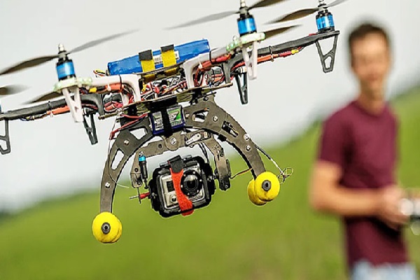 கொழும்பில் ஆளில்லா விமானத்தை பறக்கவிட்ட பல்கலை மாணவன் கைது | University Student Flew Drone Is Caught