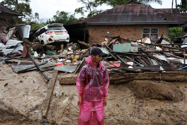 750 கடந்த இறப்பு எண்ணிக்கை... வெள்ளம், நிலச்சரிவால் தத்தளிக்கும் தெற்காசிய நாடொன்று | Death Toll Indonesia Hits 753