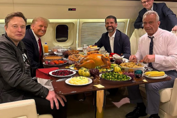 அதிபர் டிரம்ப்பை மறைமுகமாகச் சீண்டும் புகைப்படம் | Thanksgiving Day Ai Photo Indirectly Mocking Trump