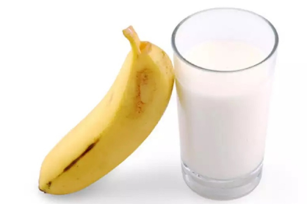 பால் குடித்து விட்டு வாழைப்பழம் சாப்பிட்டால் என்ன நடக்கும்