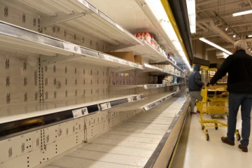 கொரோனாவால் பிரான்சில் பொருட்களுக்கு தட்டுப்பாடு: என்னென்ன பொருட்கள்?