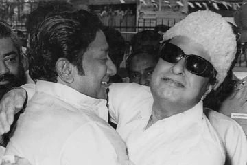 எம்.ஜி.ஆர் மற்றும் சிவாஜி இருவரும் கலந்து கொண்ட முக்கிய நடிகரின் திருமணம் ! அரிதான புகைப்படம் இதோ..