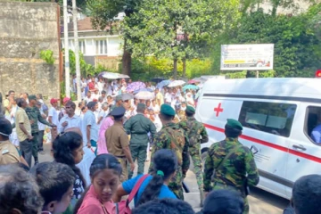 ஸ்ரீ தலதா வழிபாட்டு கடமையிலிருந்த இரு பொலிஸ் அதிகாரிகளுக்கு நேர்ந்த சோகம்