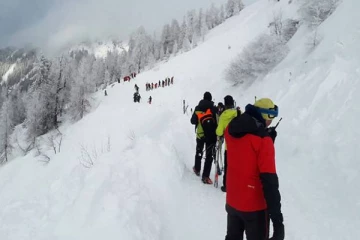 பிரான்ஸில் மலைத்தொடரில் ஏற்பட்ட பயங்கர நிலச்சரிவு! 5 பேர் உயிரிழப்பு (உலக செய்திகளின் தொகுப்பு)