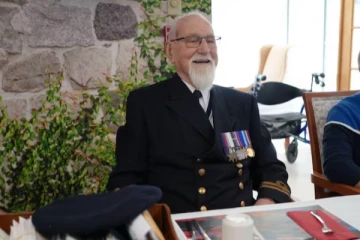 தனது 100ஆவது வயதில் 100 வாழ்த்துக்கள் கிடைக்கவேண்டும் என ஆசைப்பட்ட நபருக்கு காத்திருந்த இன்ப அதிர்ச்சி