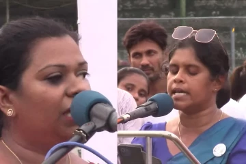 කාන්තා පාසල් දෙකක් එකිනෙක ගැටෙයි - රැජිණියන්ගේ සටනේ උණුසුම් තත්ත්වයක් [VIDEO]