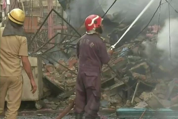 டெல்லி ஆசாத் மார்க்கெட் பகுதியில் பயங்கர தீ விபத்து!