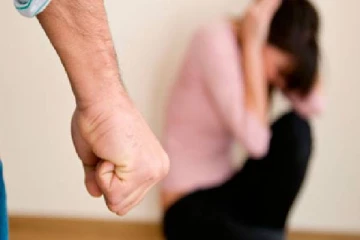 ஆசிரியையின் மீது கூலி தொழிலாளியான கணவனின் வெறிச்செயல்