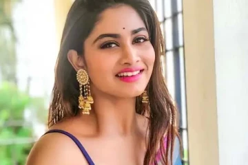 பாவடை தாவணியில் படுகவர்ச்சியில் ஷிவானி... வேறலெவல் என்று புகழ்ந்து தள்ளும் ரசிகர்கள்