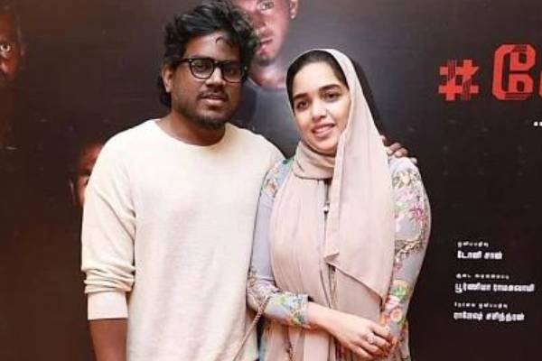 முதன்முறையாக தொலைக்காட்சி நிகழ்ச்சியில் வந்துள்ள யுவன் ஷங்கர் ராஜாவின் மனைவி- வீடியோ இதோ | Yuvan Shankar Raja Wife In Super Singer Show