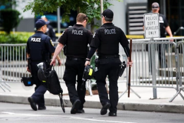 வீட்டுக்குள் அன்னிய நபர் நுழைந்ததாக கருதி மகளை சுட்டுக்கொன்ற தந்தை!