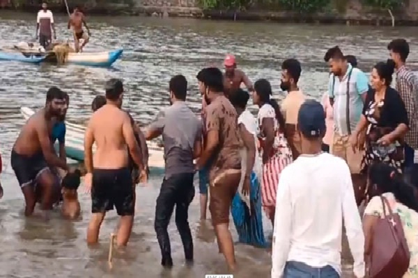 சுற்றுலா சென்றவேளை அனர்த்தம் : நால்வர் சடலமாக மீட்பு | Four Bodies Recovered After Tourist Accident சுற்றுலா சென்றவேளை அனர்த்தம் : நால்வர் சடலமாக மீட்பு | Four Bodies Recovered After Tourist Accident