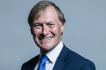 பிரித்தானியாவின் நாடாளுமன்ற உறுப்பினர் டேவிட் அமேஸ் கத்திக்குத்துக்கு இலக்காகி பலி