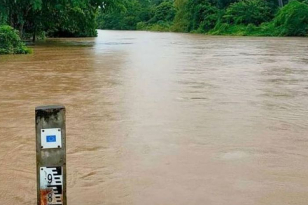 மகாவலி கங்கை பெருக்கெடுத்துள்ளதால் வீதிகளுக்கு பூட்டு | Roads Closed As Mahaweli River Floods மகாவலி கங்கை பெருக்கெடுத்துள்ளதால் வீதிகளுக்கு பூட்டு | Roads Closed As Mahaweli River Floods