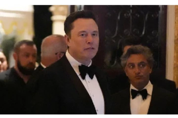 எலான் மஸ்க்கின் ரகசிய காதலி இவர்தான்.. டிரம்ப் கொடுத்த இரவு விருந்தில் நடந்த சம்பவம் - போட்டோ வைரல்!