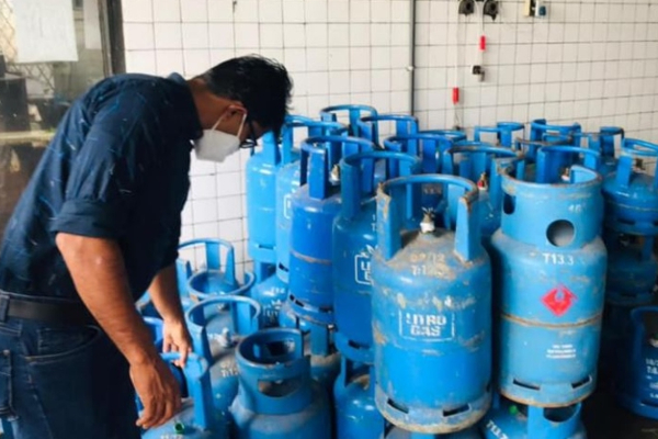 இல்லத்தரசிகளுக்கு  லாப்ஸ் காஸ் நிறுவனம் விடுத்துள்ள முக்கிய அறிவிப்பு! - ஐபிசி தமிழ்