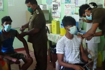 சுகாதாரத்துறையினரின் போராட்டங்கள் கைவிடப்பட்டதை தொடர்ந்து தடுப்பூசி ஏற்றும் செயற்பாடுகள் தீவிரம்(Photos)