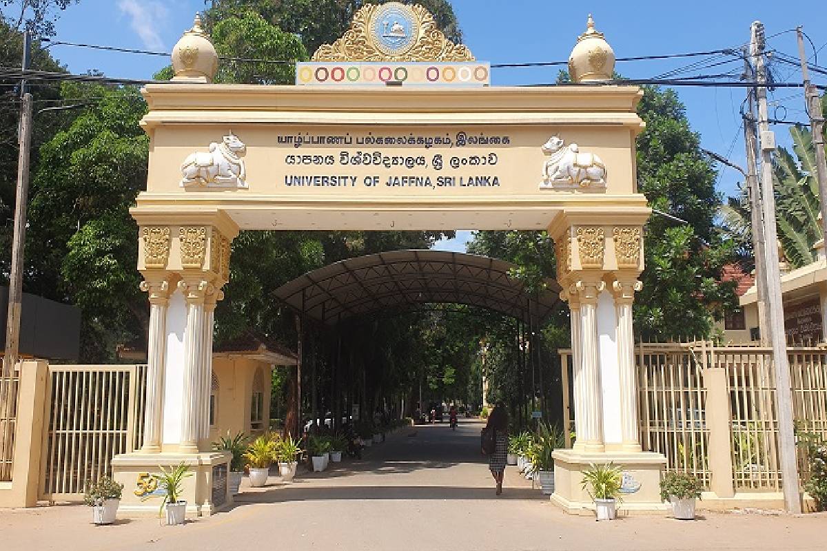 யாழ். பல்கலைக்கழகத்தில் ஏற்றப்பட்ட கறுப்புக் கொடி ; மூன்று மாணவர்கள் விசாரணைக்கு அழைப்பு | Black Flag Jaffna Uni Three Students Be Questioned