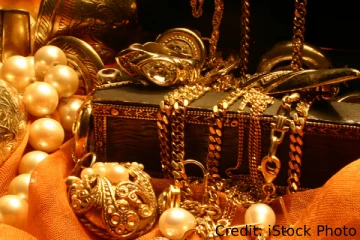 கர்நாடகாவில் வீடு கட்ட நிலத்தை தோண்டியபோது தங்கம் கண்டுபிடிப்பு