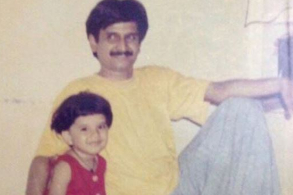 தொகுப்பாளினி பிரியங்காவின் அப்பாவா இது? எப்படி இருக்கார் தெரியுமா? தீயாய் பரவும் புகைப்படம் | Priyanka Deshpande Viral Pc