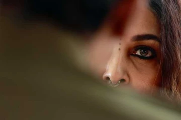 கையில் சிகரெட்..ராஜமாதா சிவகாமி தேவியா இது!! அதிர்ச்சி கொடுத்த இயக்குநர்..