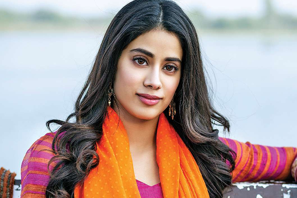 தனுஷ் பெயரை சொன்னதும் தெறித்து ஓடும் பிரபல நடிகை! என்ன காரணம் தெரியுமா? | Dhanush Rejects By Sridevi Daughter