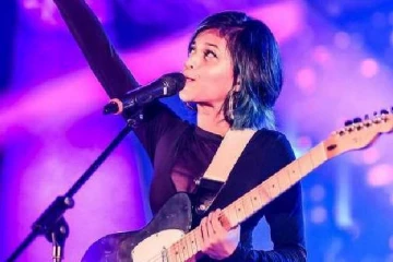 இலங்கை நிலையை கண்டு என் இதயமே நொறுங்கி விட்டது... கண் கலங்கிய பிரபல பாடகி