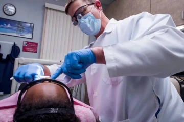 கனடாவில் பல் மருத்துவ திட்டம் உத்தியோகப்பூர்வமாக தொடக்கம்: யார் யாருக்கு தகுதி