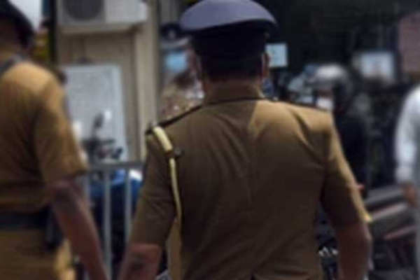 பல இலட்சங்கள் பெறுமதியான தங்க நகைகள் கொள்ளை | Colombo Wellawatte Robbery Gold Police Arrest