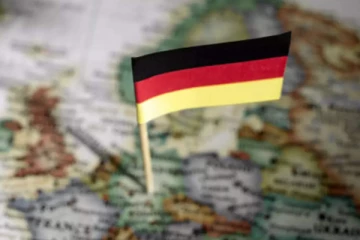 பயிற்சி பெற்ற பணியாளர்களுக்கு ஜேர்மனியில் தட்டுப்பாடு: தகுதியுடைய வெளிநாட்டவர்களுக்கு ஒரு பயனுள்ள செய்தி