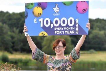 கடைசி நேரத்தில் லொட்டரிச்சீட்டை மாற்றிய பிரித்தானிய பெண்ணுக்கு அடித்துள்ள மெகா அதிர்ஷ்டம்